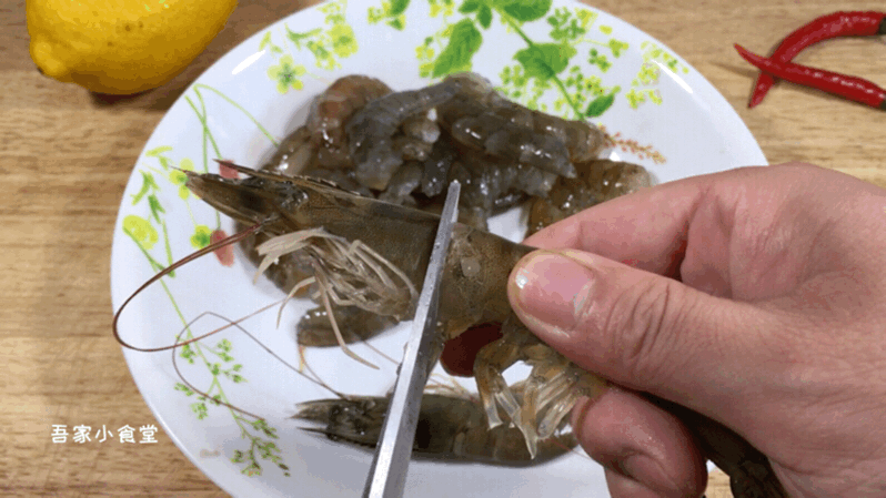 白灼基围虾一般煮几分钟（白灼基围用冷水煮还是热水煮）
