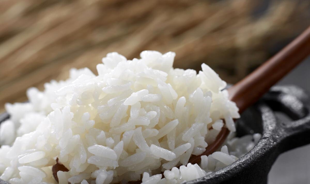 蒸米饭时米和水的比例（蒸米饭时要注意哪些问题和细节）